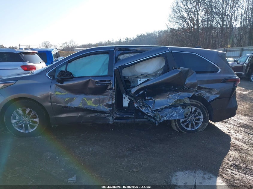 2023 Toyota Sienna VIN 5TDKRKEC2PS174740 IAAI salvage auction — LEFT SIDE, Salvage Title, sold $12,325 on 2026-07-15 (photo 6)
