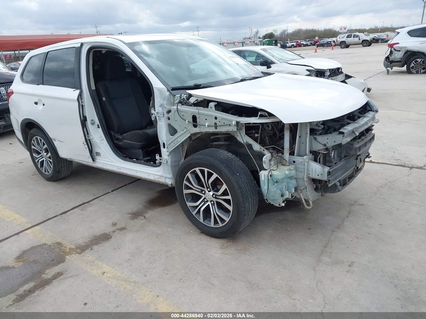 2017 Mitsubishi Outlander VIN JA4AD3A30HZ028840 IAAI salvage auction — SIDE, Salvage Title, sold $2,100 on 2026-08-24 (photo 1)