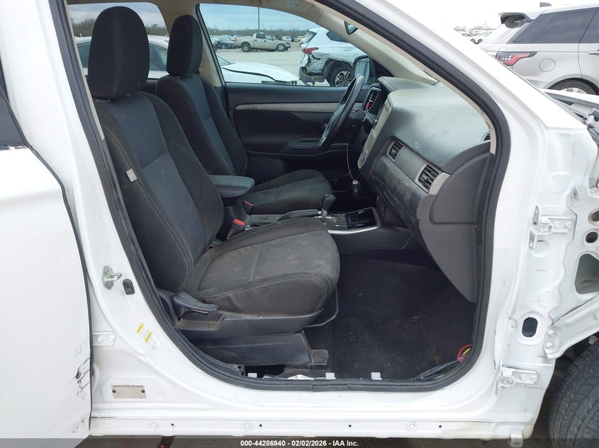 2017 Mitsubishi Outlander VIN JA4AD3A30HZ028840 IAAI salvage auction — SIDE, Salvage Title, sold $2,100 on 2026-08-24 (photo 5)