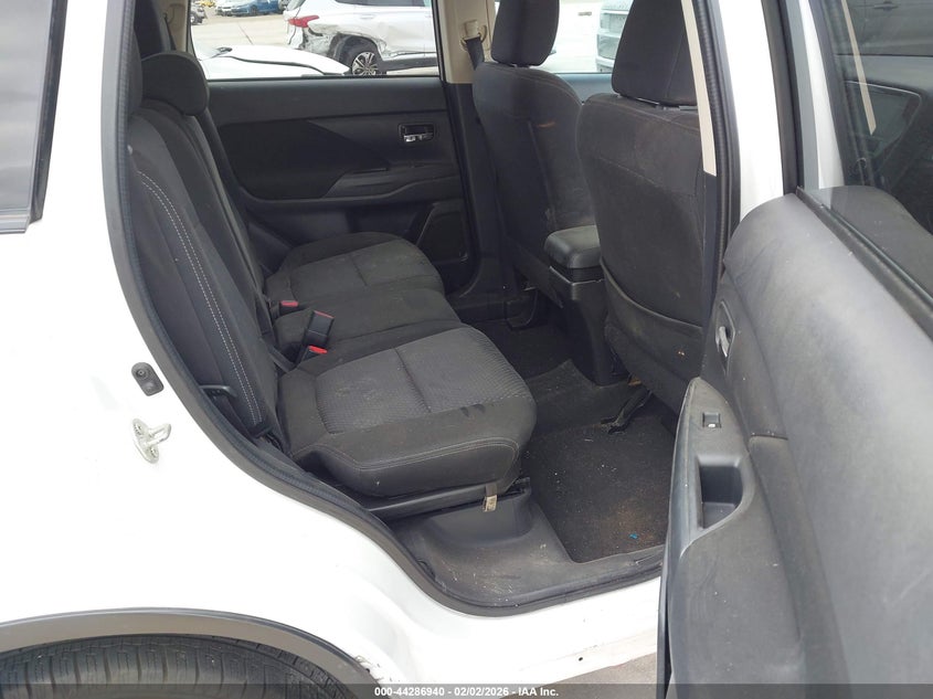 2017 Mitsubishi Outlander VIN JA4AD3A30HZ028840 IAAI salvage auction — SIDE, Salvage Title, sold $2,100 on 2026-08-24 (photo 8)