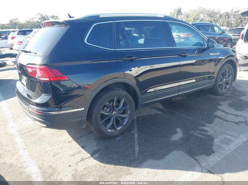 2024 Volkswagen Tiguan VIN 3VV3B7AX3RM150286 IAAI salvage auction — THEFT, Salvage Title, sold $9,925 on 2026-07-30 (photo 4)