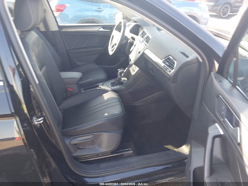 2024 Volkswagen Tiguan VIN 3VV3B7AX3RM150286 IAAI salvage auction — THEFT, Salvage Title, sold $9,925 on 2026-07-30 (photo 5)