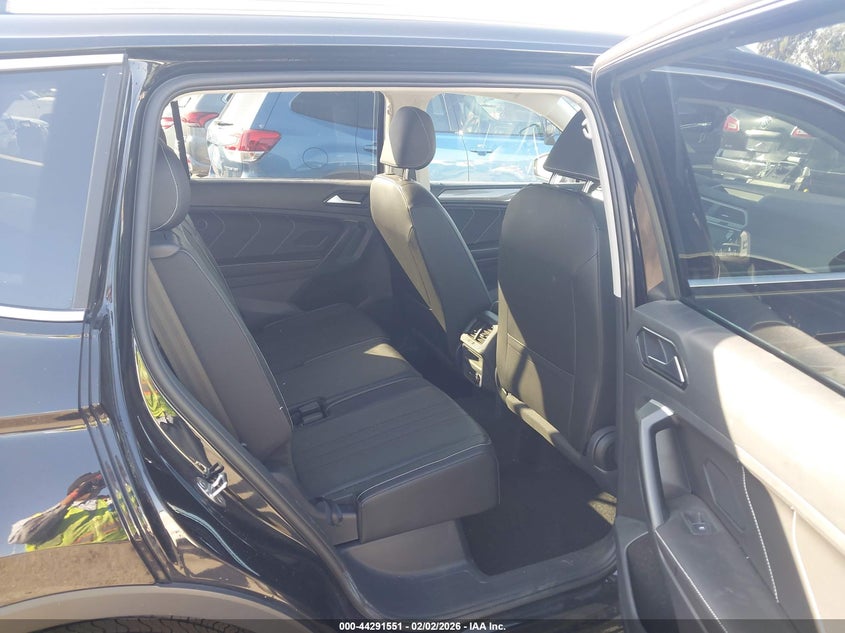 2024 Volkswagen Tiguan VIN 3VV3B7AX3RM150286 IAAI salvage auction — THEFT, Salvage Title, sold $9,925 on 2026-07-30 (photo 8)