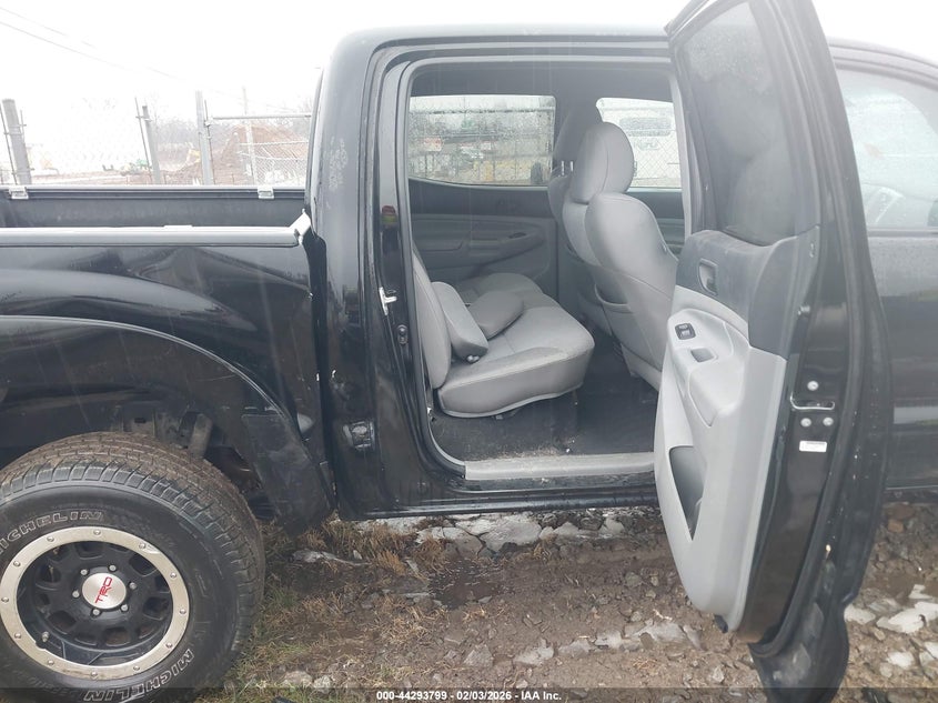 2013 Toyota Tacoma VIN 5TFLU4EN1DX073534 IAAI salvage auction — RIGHT SIDE, Salvage Title, sold $7,925 on 2026-07-09 (photo 8)