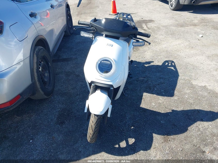 2022 VIN HA6M1T4A7N3000028 IAAI salvage auction — FRONT END, Salvage Title, sold $100 on 2026-07-14 (photo 5)