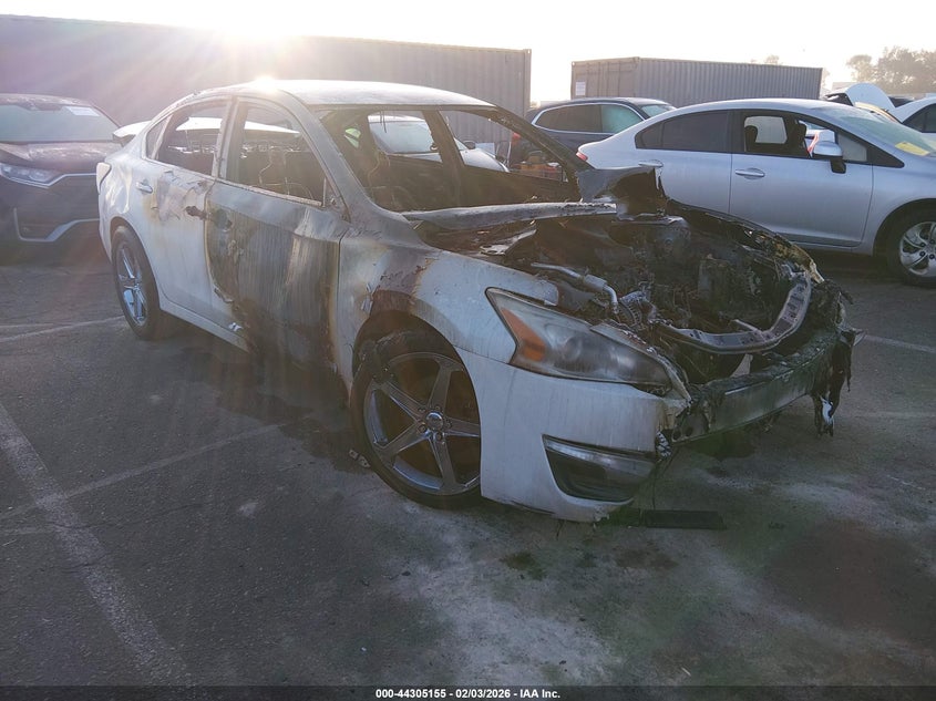 2015 Nissan Altima VIN 1N4AL3AP5FC220210 IAAI salvage auction — ENGINE BURN, Salvage Title, sold $175 on 2026-07-09 (photo 1)