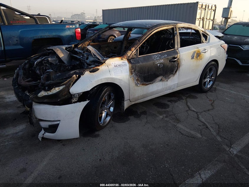 2015 Nissan Altima VIN 1N4AL3AP5FC220210 IAAI salvage auction — ENGINE BURN, Salvage Title, sold $175 on 2026-07-09 (photo 2)