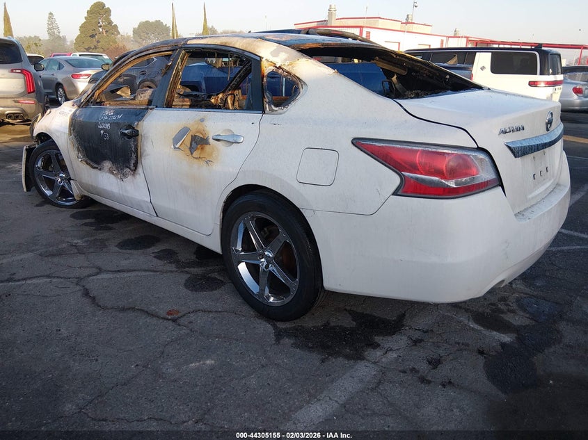 2015 Nissan Altima VIN 1N4AL3AP5FC220210 IAAI salvage auction — ENGINE BURN, Salvage Title, sold $175 on 2026-07-09 (photo 3)