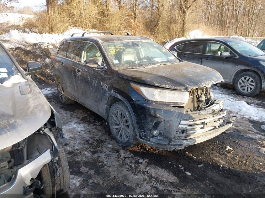 2019 Toyota Highlander VIN 5TDJZRFH7KS585803 IAAI salvage auction — FRONT END, Salvage Title, sold $25 on 2026-07-21 (photo 1)