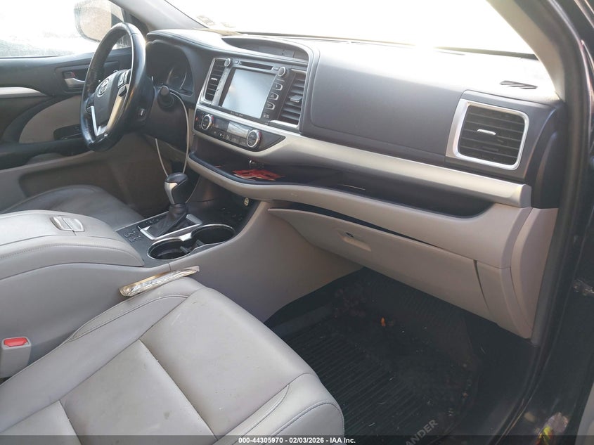2019 Toyota Highlander VIN 5TDJZRFH7KS585803 IAAI salvage auction — FRONT END, Salvage Title, sold $25 on 2026-07-21 (photo 5)
