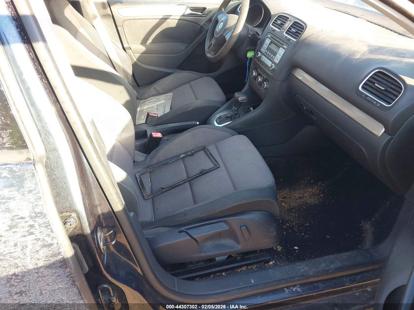 2010 Volkswagen Golf VIN WVWDB7AJ7AW297584 IAAI salvage auction — LEFT SIDE, Clear (Massachusetts), sold $250 on 2026-08-11 (photo 5)