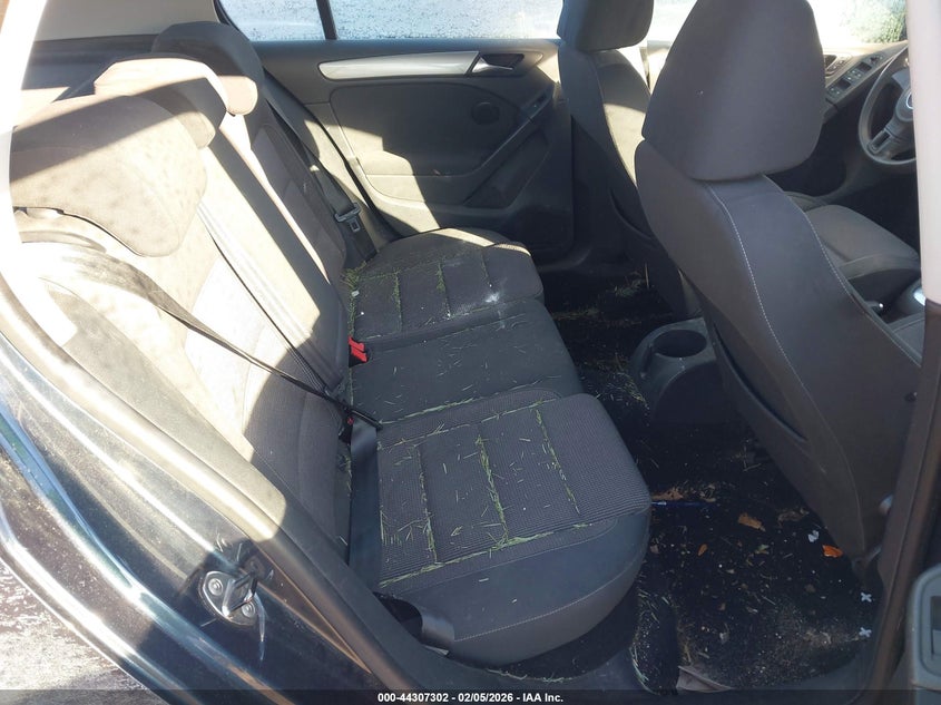 2010 Volkswagen Golf VIN WVWDB7AJ7AW297584 IAAI salvage auction — LEFT SIDE, Clear (Massachusetts), sold $250 on 2026-08-11 (photo 8)