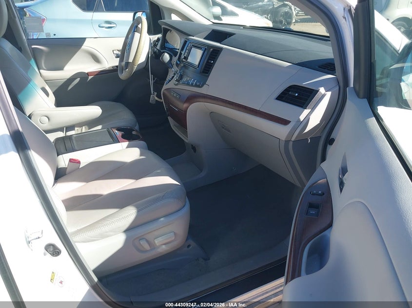 2013 Toyota Sienna VIN 5TDYK3DCXDS364741 IAAI salvage auction — LEFT SIDE, Salvage Title, sold $3,250 on 2026-07-15 (photo 5)