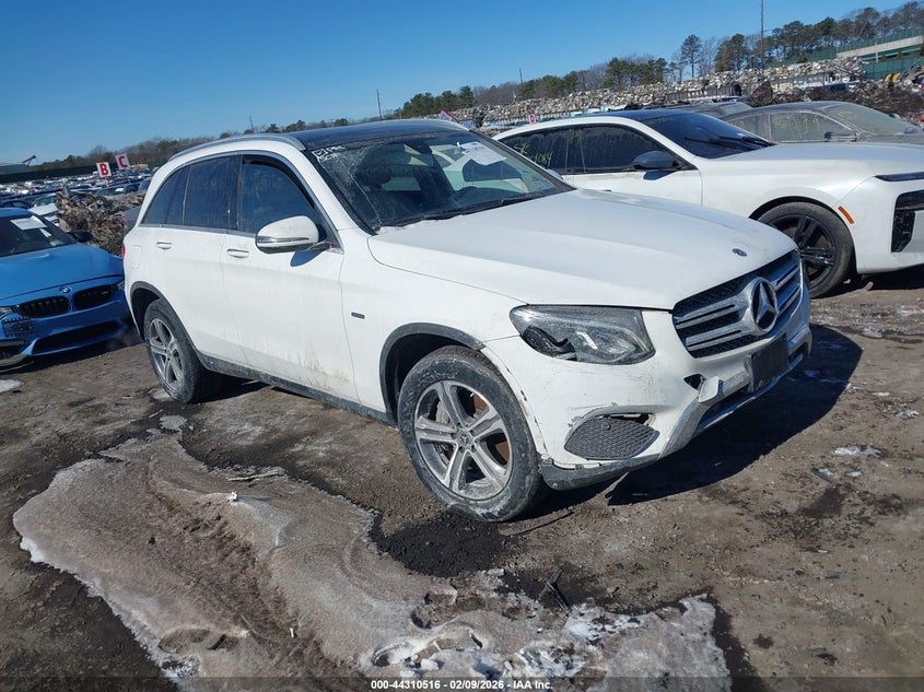 2019 Mercedes-benz Glc VIN WDC0G5EB0KF611580 IAAI salvage auction — FRONT END, Salvage Title, sold $11,800 on 2026-08-11 (photo 1)