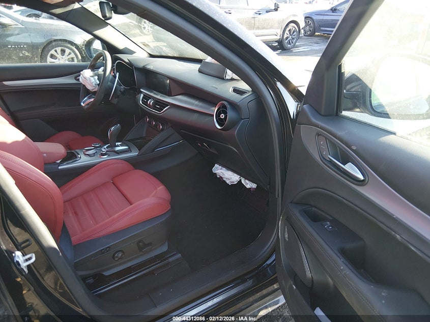 2025 Alfa romeo Stelvio VIN ZASPAKAN1S7D95342 IAAI salvage auction — LEFT FRONT, Salvage (New Jersey), sold $13,075 on 2026-07-30 (photo 5)
