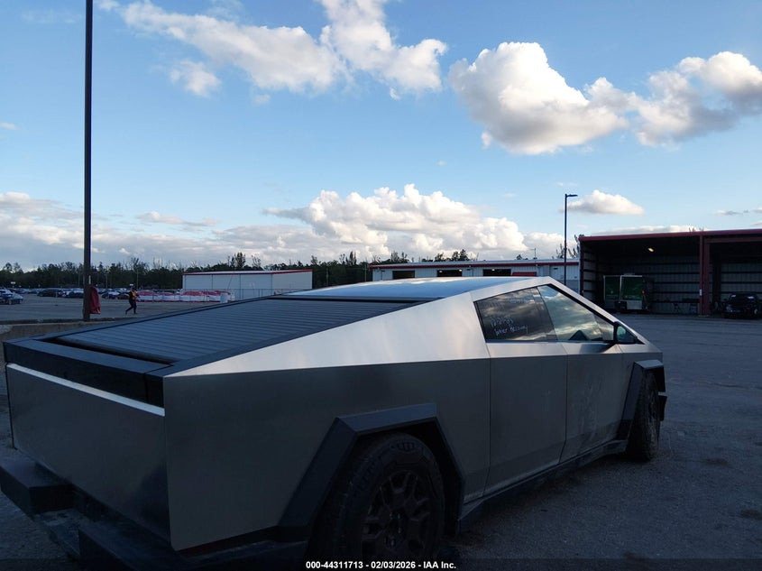 2024 Tesla Cybertruck VIN 7G2CEHEE1RA035317 IAAI salvage auction — ELECTRICAL, Salvage Title, sold $42,475 on 2026-07-20 (photo 4)
