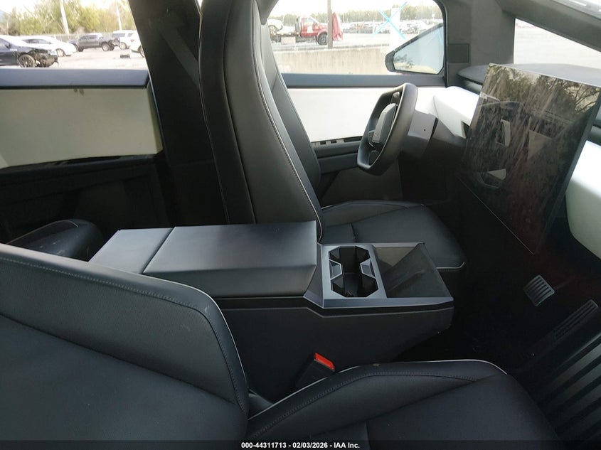 2024 Tesla Cybertruck VIN 7G2CEHEE1RA035317 IAAI salvage auction — ELECTRICAL, Salvage Title, sold $42,475 on 2026-07-20 (photo 5)