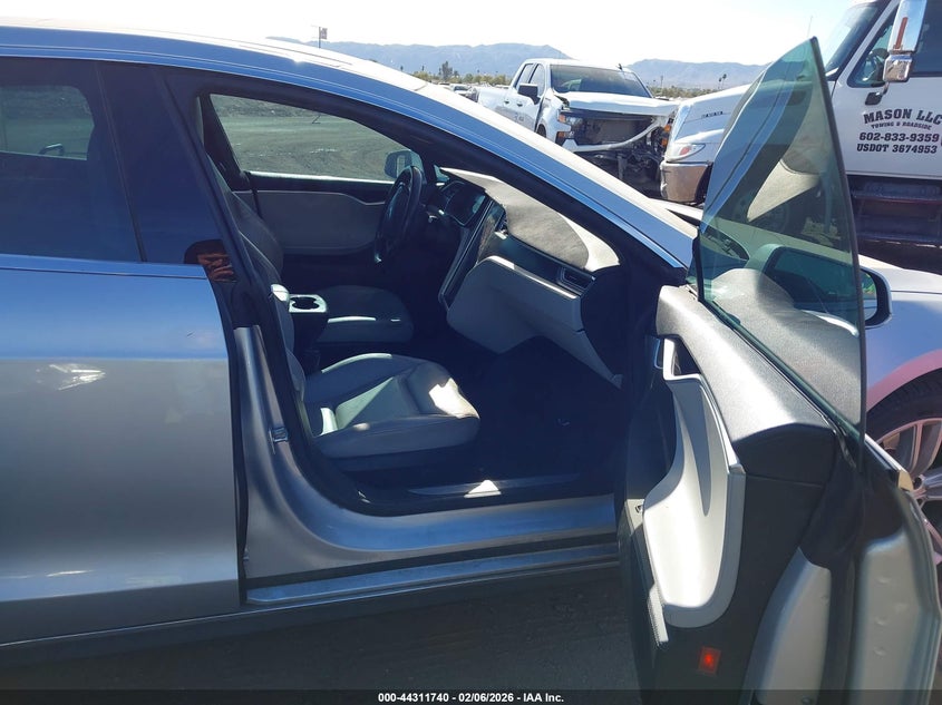 2015 Tesla Model s VIN 5YJSA1H45FF081140 IAAI salvage auction — NORMAL WEAR, Salvage Title, sold $3,150 on 2026-07-14 (photo 5)