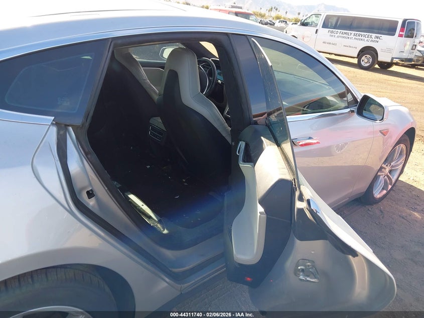 2015 Tesla Model s VIN 5YJSA1H45FF081140 IAAI salvage auction — NORMAL WEAR, Salvage Title, sold $3,150 on 2026-07-14 (photo 8)