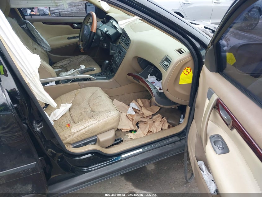2002 Volvo V70 VIN YV1SZ58D421076878 IAAI salvage auction — ALL OVER, Salvage (North Carolina), sold $300 on 2026-07-17 (photo 5)