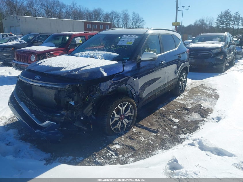 2021 Kia Seltos VIN KNDEUCA2XM7140470 IAAI salvage auction — FRONT END, Salvage Title, sold $2,400 on 2026-07-21 (photo 2)