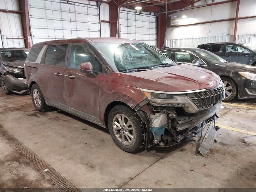 2024 Kia Carnival VIN KNDNB4H38R6323020 IAAI salvage auction — FRONT & REAR, Salvage Title, sold $6,300 on 2026-07-30 (photo 1)