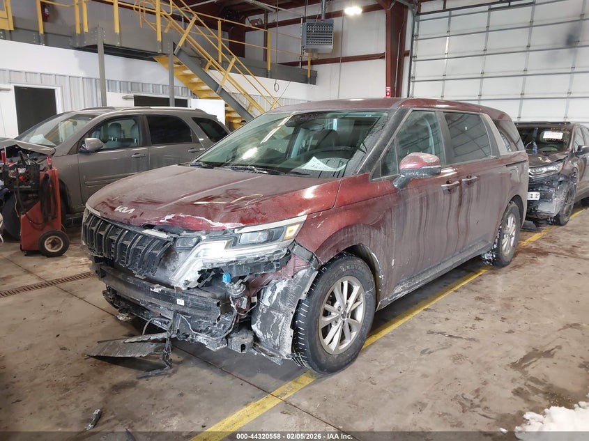 2024 Kia Carnival VIN KNDNB4H38R6323020 IAAI salvage auction — FRONT & REAR, Salvage Title, sold $6,300 on 2026-07-30 (photo 2)