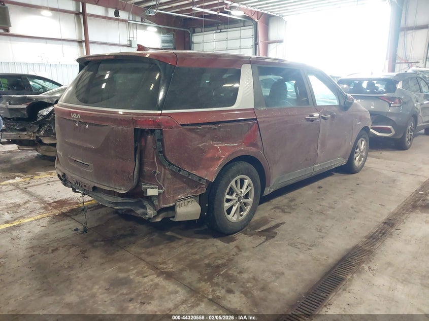 2024 Kia Carnival VIN KNDNB4H38R6323020 IAAI salvage auction — FRONT & REAR, Salvage Title, sold $6,300 on 2026-07-30 (photo 4)