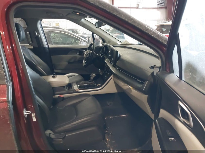 2024 Kia Carnival VIN KNDNB4H38R6323020 IAAI salvage auction — FRONT & REAR, Salvage Title, sold $6,300 on 2026-07-30 (photo 5)