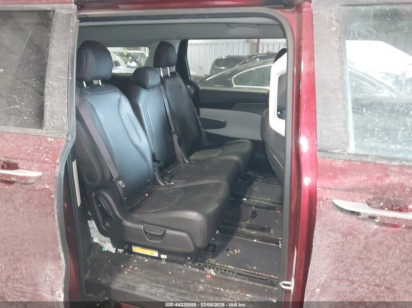2024 Kia Carnival VIN KNDNB4H38R6323020 IAAI salvage auction — FRONT & REAR, Salvage Title, sold $6,300 on 2026-07-30 (photo 8)