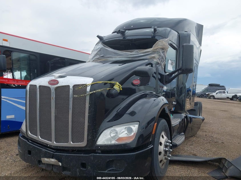 2018 Peterbilt 579 VIN 1XPBDP9X5JD472063 IAAI salvage auction — ROLLOVER, Salvage (Colorado), sold $950 on 2026-07-08 (photo 1)