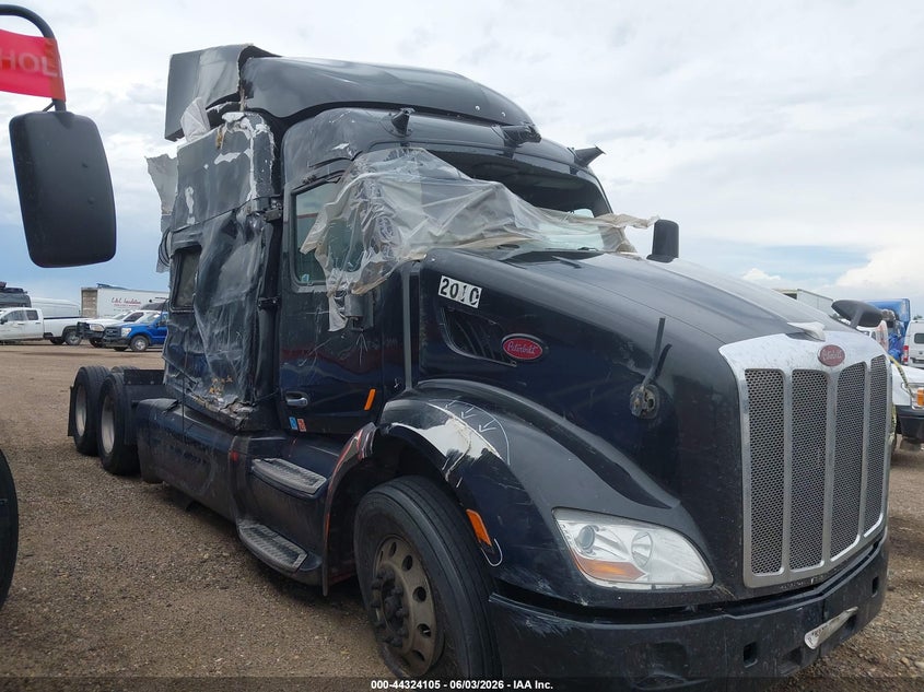 2018 Peterbilt 579 VIN 1XPBDP9X5JD472063 IAAI salvage auction — ROLLOVER, Salvage (Colorado), sold $950 on 2026-07-08 (photo 2)