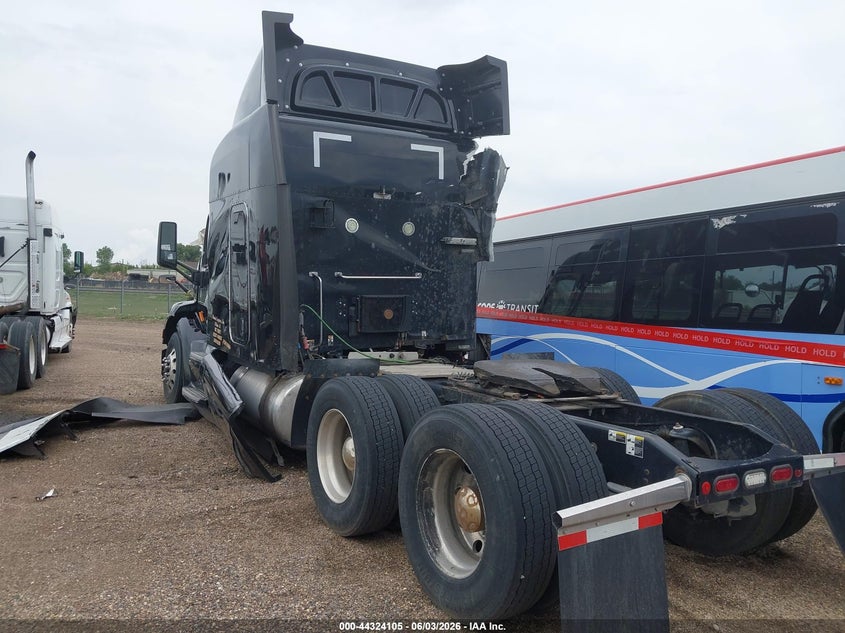 2018 Peterbilt 579 VIN 1XPBDP9X5JD472063 IAAI salvage auction — ROLLOVER, Salvage (Colorado), sold $950 on 2026-07-08 (photo 3)