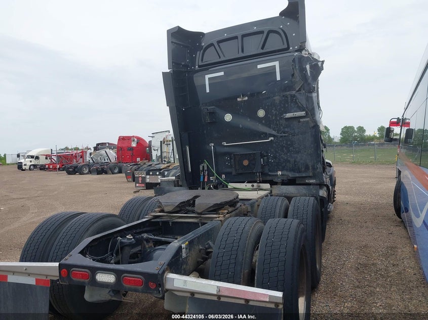 2018 Peterbilt 579 VIN 1XPBDP9X5JD472063 IAAI salvage auction — ROLLOVER, Salvage (Colorado), sold $950 on 2026-07-08 (photo 4)