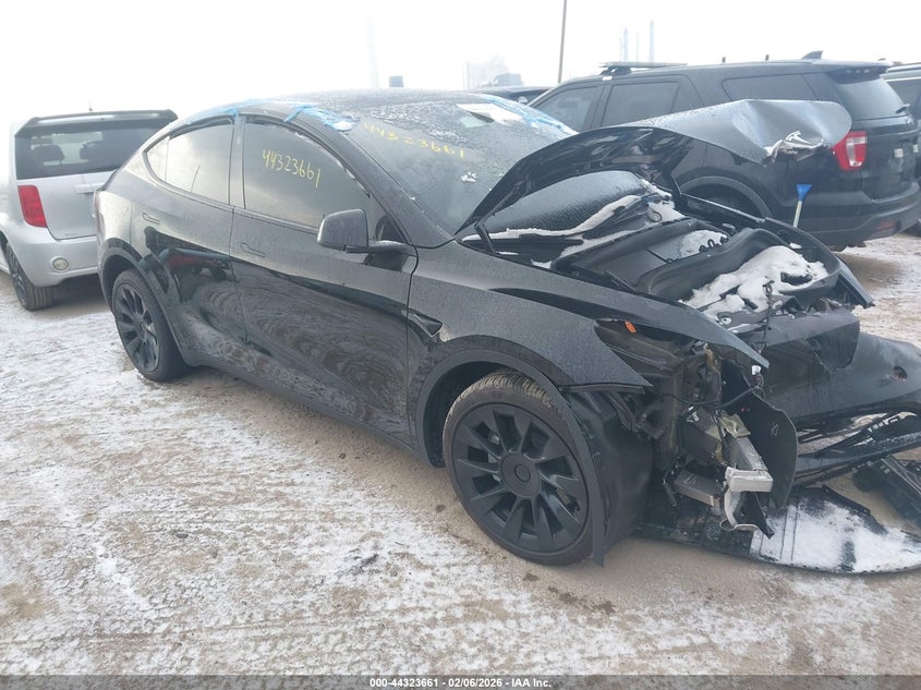 2024 Tesla Model y VIN 7SAYGDEE1RF204639 IAAI salvage auction — FRONT END, Clear (Illinois), sold $13,000 on 2026-07-16 (photo 1)