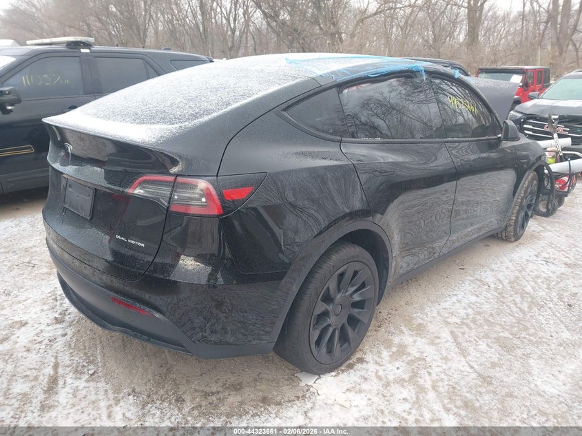 2024 Tesla Model y VIN 7SAYGDEE1RF204639 IAAI salvage auction — FRONT END, Clear (Illinois), sold $13,000 on 2026-07-16 (photo 4)