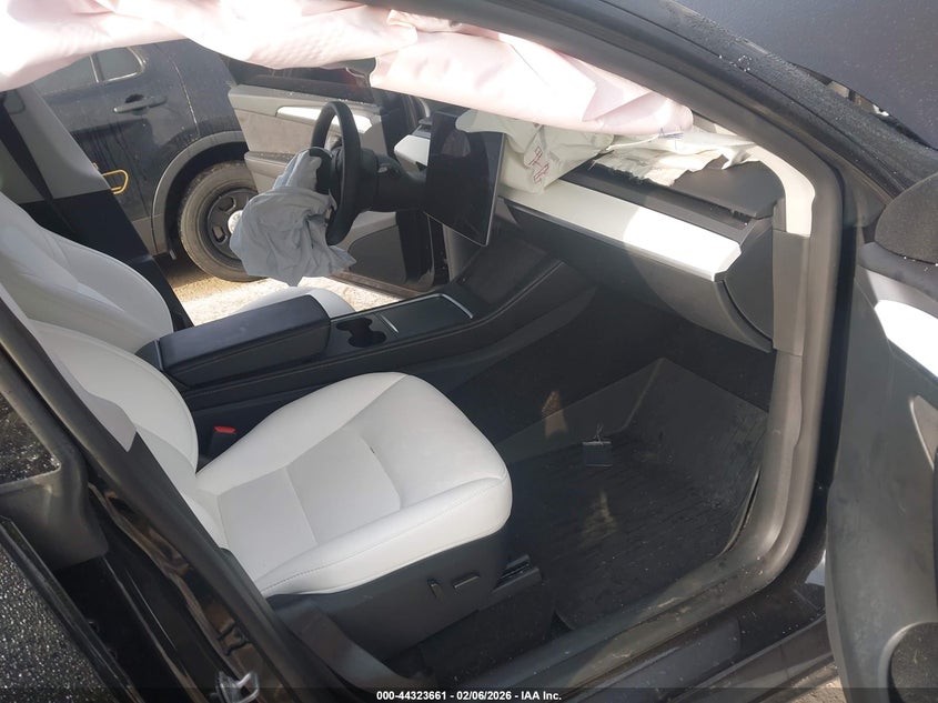 2024 Tesla Model y VIN 7SAYGDEE1RF204639 IAAI salvage auction — FRONT END, Clear (Illinois), sold $13,000 on 2026-07-16 (photo 5)