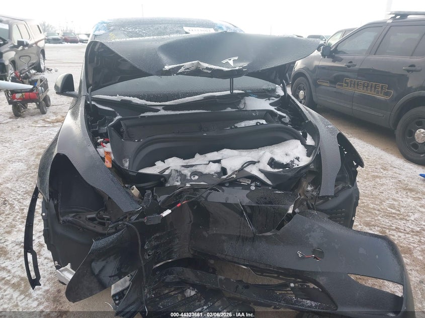 2024 Tesla Model y VIN 7SAYGDEE1RF204639 IAAI salvage auction — FRONT END, Clear (Illinois), sold $13,000 on 2026-07-16 (photo 6)