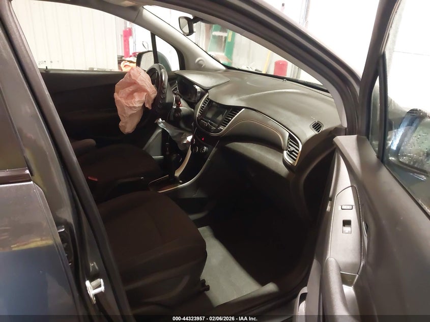 2019 Chevrolet Trax VIN 3GNCJKSB8KL383333 IAAI salvage auction — FRONT END, Salvage Title, sold $2,050 on 2026-07-20 (photo 5)