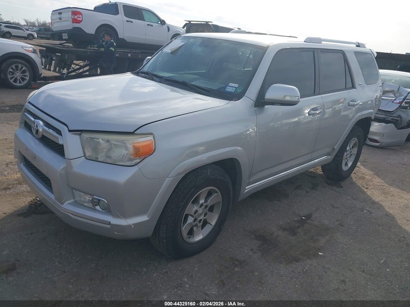 2013 Toyota 4runner VIN JTEZU5JR7D5057998 IAAI salvage auction — REAR END, Salvage Title, sold $6,400 on 2026-07-29 (photo 2)
