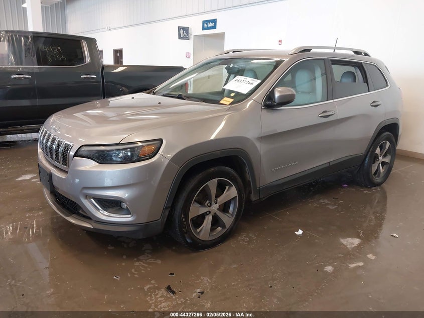 2019 Jeep Cherokee VIN 1C4PJLDB5KD111793 IAAI salvage auction — SIDE, Salvage Title, sold $2,900 on 2026-07-17 (photo 2)