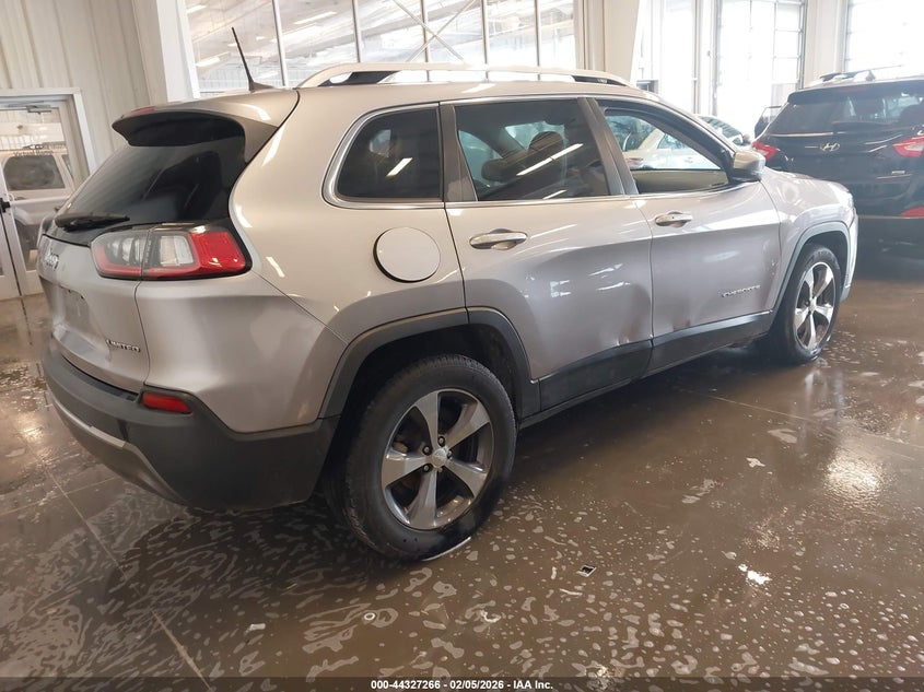 2019 Jeep Cherokee VIN 1C4PJLDB5KD111793 IAAI salvage auction — SIDE, Salvage Title, sold $2,900 on 2026-07-17 (photo 4)