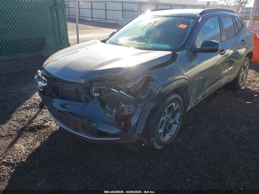 2025 Chevrolet Trax VIN KL77LHEP9SC083579 IAAI salvage auction — FRONT & REAR, Salvage (Oklahoma), sold $25 on 2026-07-28 (photo 6)