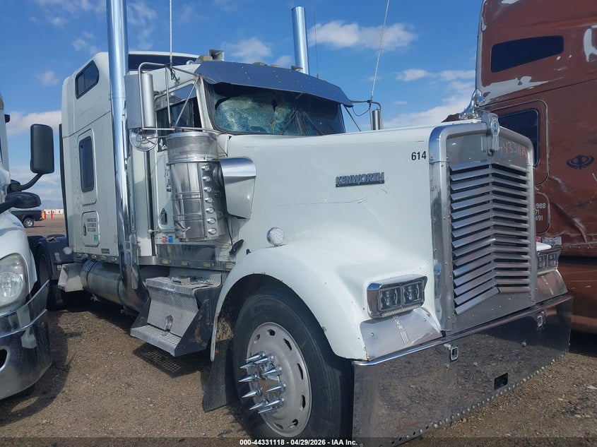 1999 Kenworth Construction VIN 1XKWD69X3XR821282 IAAI salvage auction — Burn Interior, Salvage (Colorado), sold $5,900 on 2026-08-26 (photo 2)