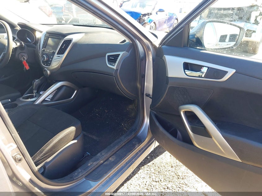 2014 Hyundai Veloster VIN KMHTC6AD8EU186522 IAAI salvage auction — RIGHT SIDE, Salvage (Oklahoma), sold $425 on 2026-07-28 (photo 5)