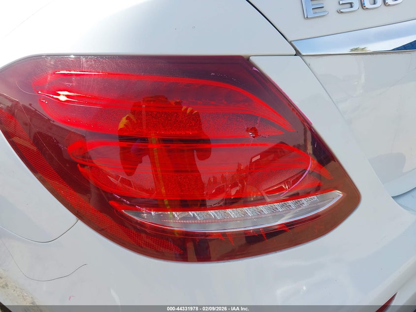 2017 Mercedes-benz E-klasse VIN WDDZF4JB0HA147962 IAAI salvage auction — UNKNOWN, Salvage (California), sold $8,000 on 2026-07-22 (photo 6)