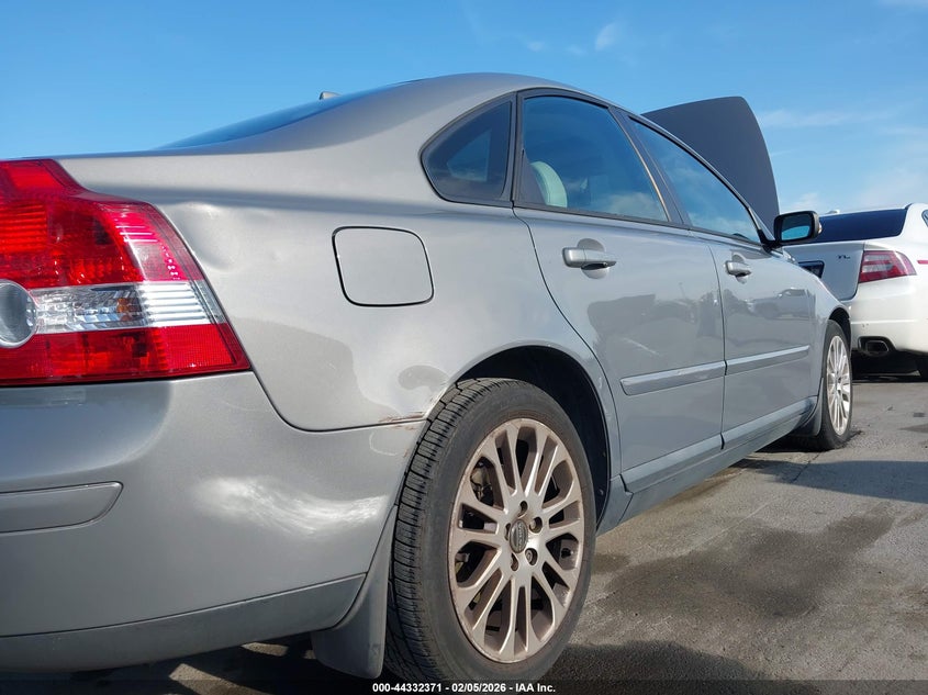 2006 Volvo S40 VIN YV1MS382462152700 IAAI salvage auction — SIDE, Salvage (California), sold $450 on 2026-07-11 (photo 6)