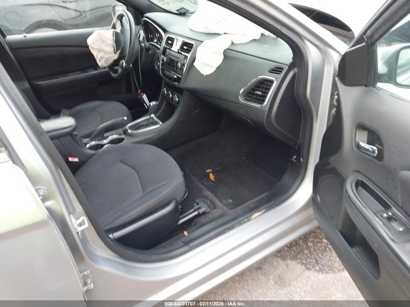 2014 Chrysler 200 VIN 1C3CCBAB0EN124624 IAAI salvage auction — FRONT END, Salvage Title, sold $500 on 2026-08-18 (photo 5)