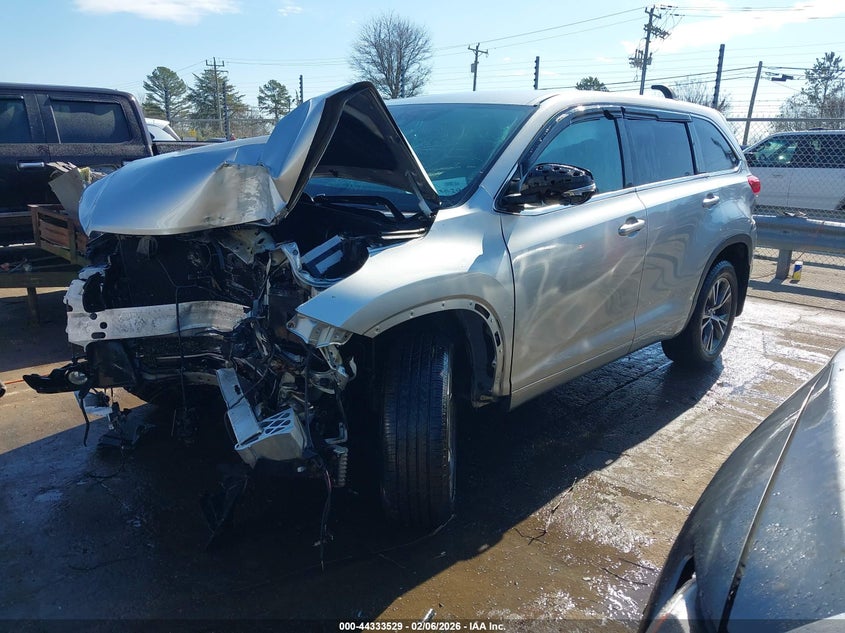 2017 Toyota Highlander VIN 5TDBZRFHXHS357730 IAAI salvage auction — FRONT END, Salvage (North Carolina), sold $2,950 on 2026-07-06 (photo 2)