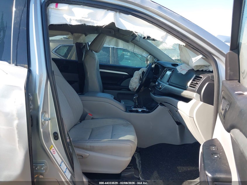 2017 Toyota Highlander VIN 5TDBZRFHXHS357730 IAAI salvage auction — FRONT END, Salvage (North Carolina), sold $2,950 on 2026-07-06 (photo 5)